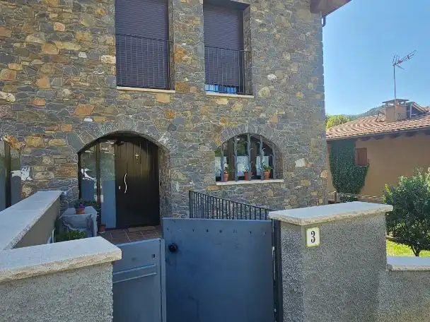 Vista exterior de Casa o chalet en venta en Vallfogona de Ripollès con Terraza