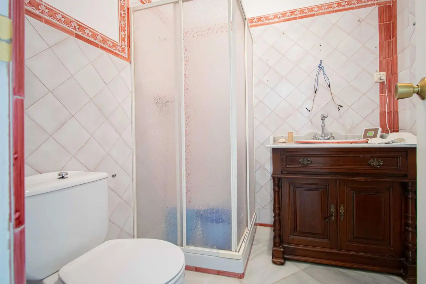 Bathroom of Houses for sale in Sevilla  with Air Conditioner, Terrace and Storage room