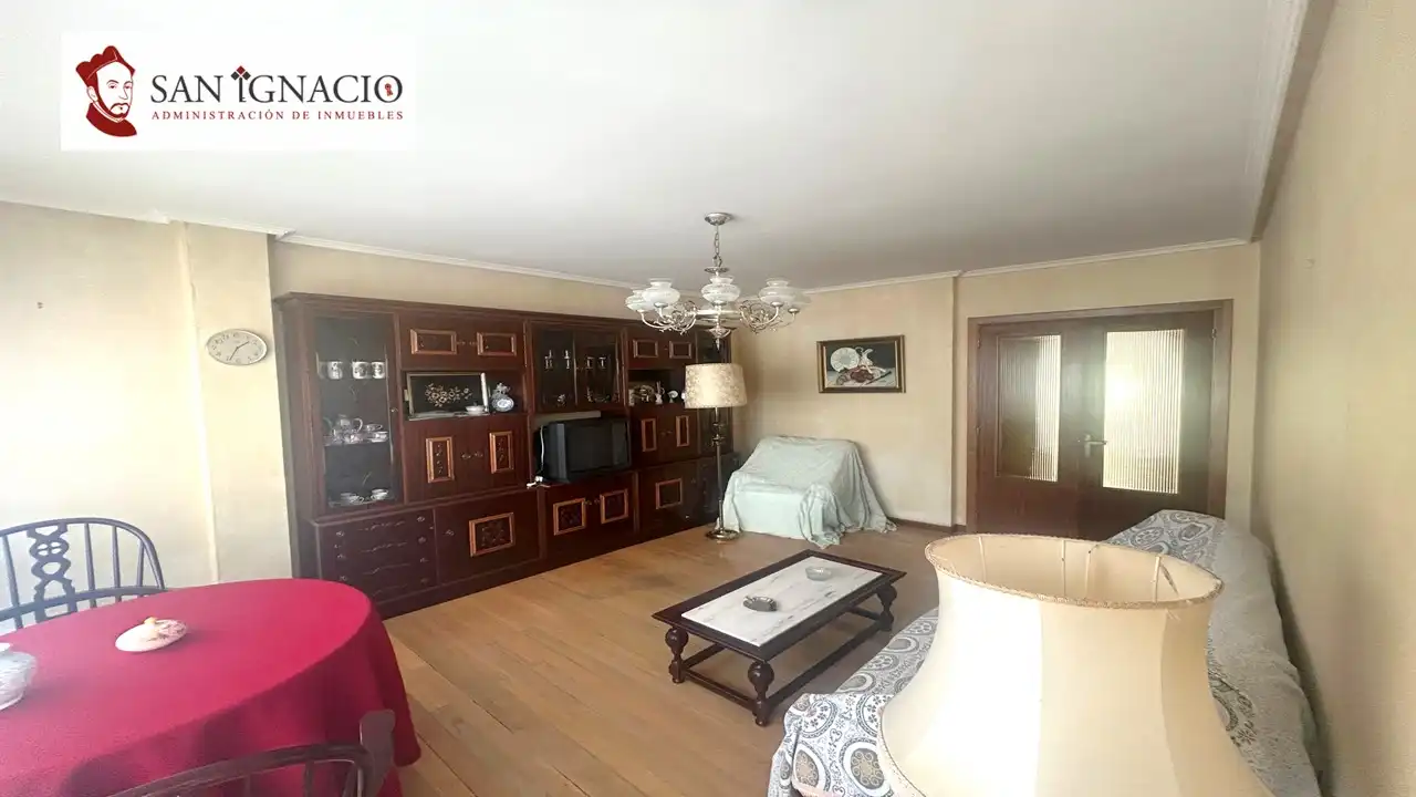 Sala de estar de Piso en venta en Villarcayo de Merindad de Castilla la Vieja con Amueblado y Balcón