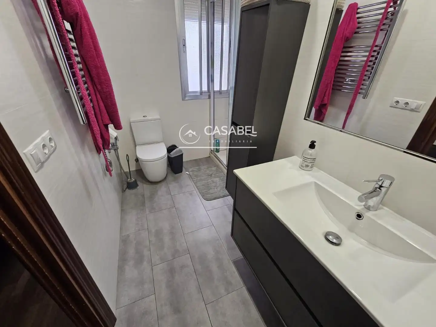 Badezimmer von Wohnung zur Miete in Córdoba mit Terrasse und Möbliert