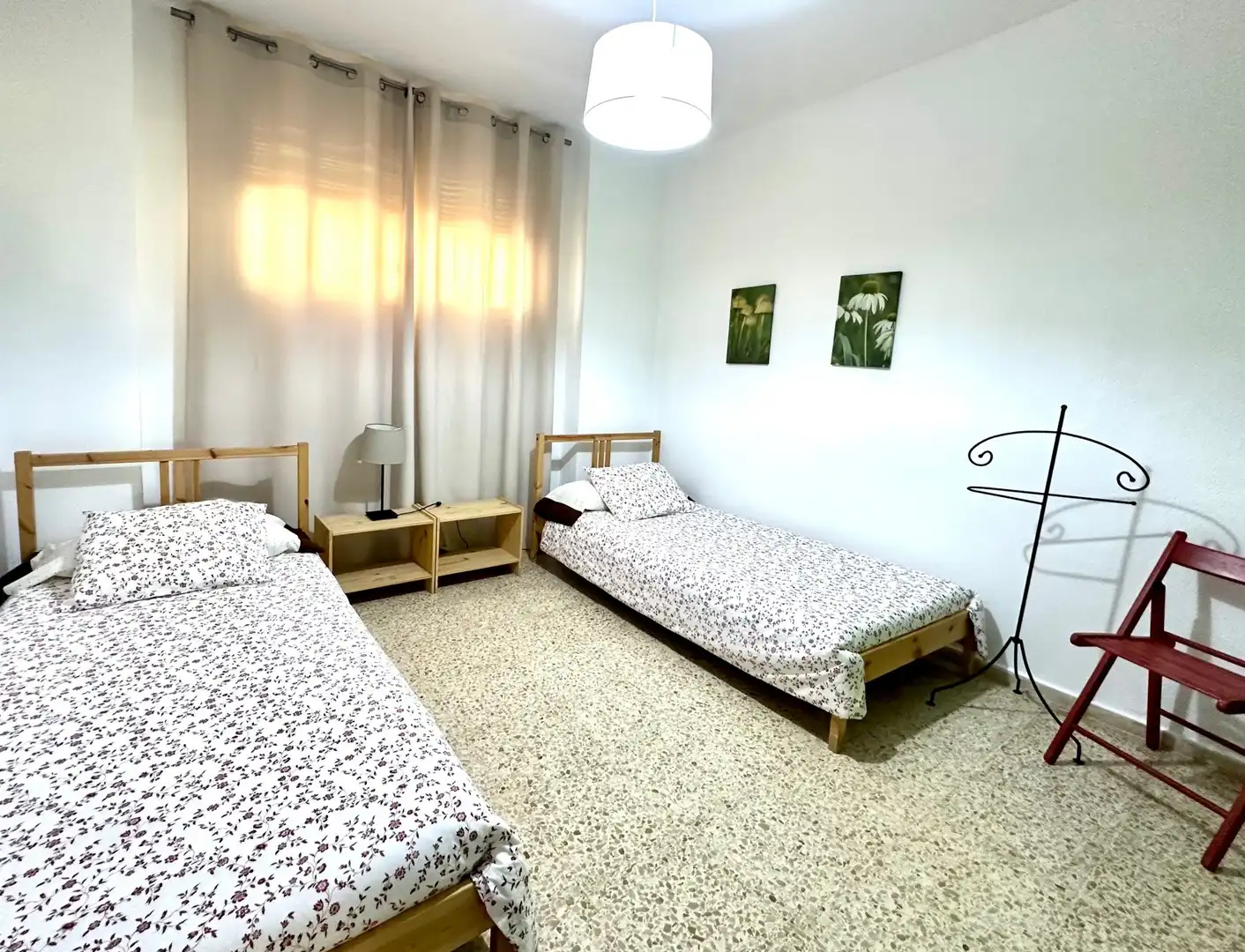 Dormitori de Apartament de lloguer en Cádiz amb Calefacció, Terrassa i Moblat