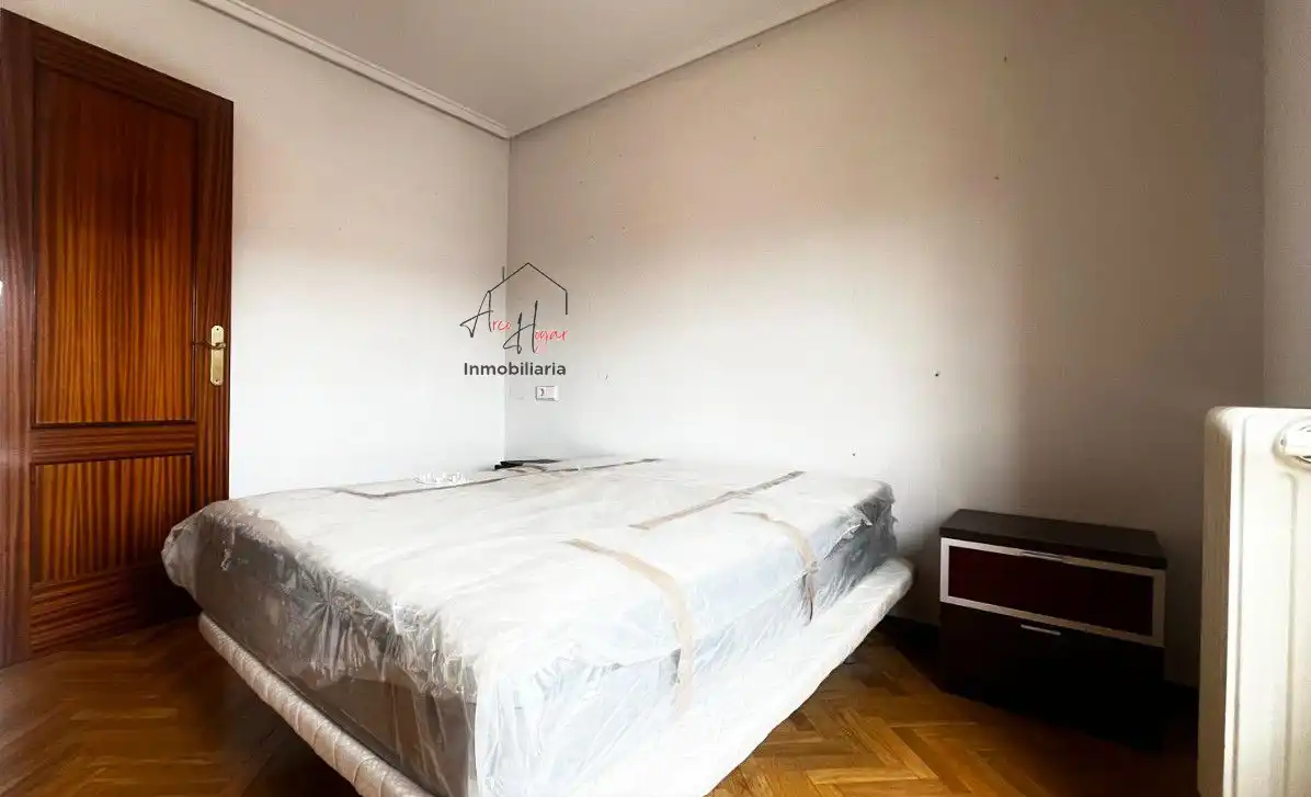 Schlafzimmer von Haus oder Chalet zum Verkauf in Villamayor mit Heizung, Parkett und Terrasse