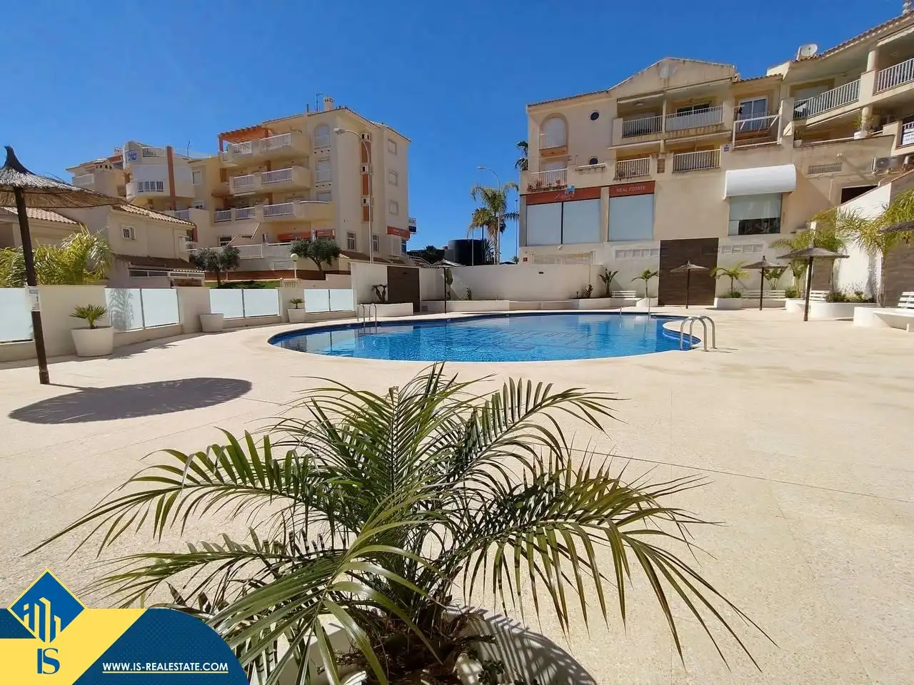 Piscina de Àtic de lloguer en Orihuela amb Aire condicionat, Terrassa i Moblat