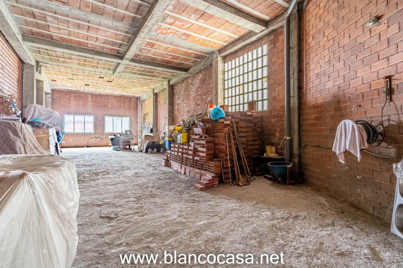 Local commercial à vendre à Carballo
