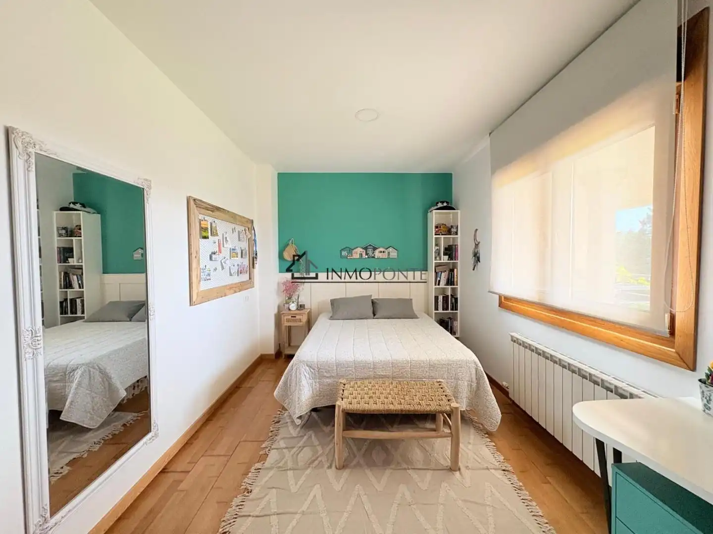 Dormitori de Casa o xalet en venda en Pontevedra Capital  amb Calefacció, Jardí privat i Terrassa