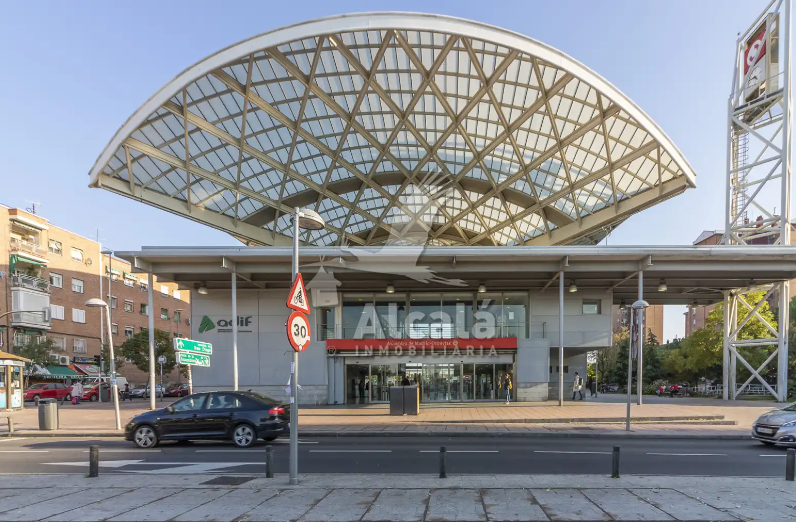 Vista exterior de Piso en venta en Madrid con Calefacción y Terraza