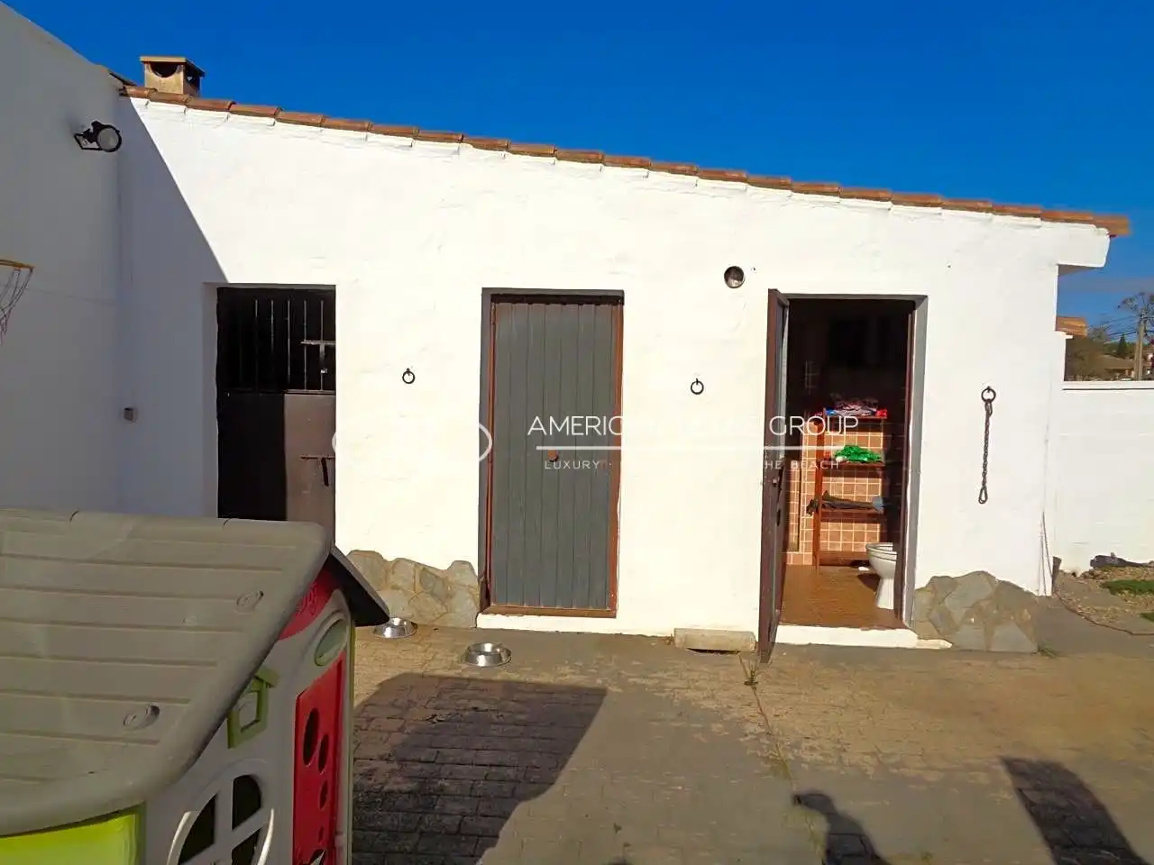 Vista exterior de Casa o xalet en venda en Chiclana de la Frontera amb Aire condicionat, Calefacció i Jardí privat