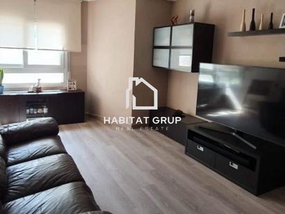 Living room of Flat for sale in Girona Capital  with Heating, Terrace and Storage room