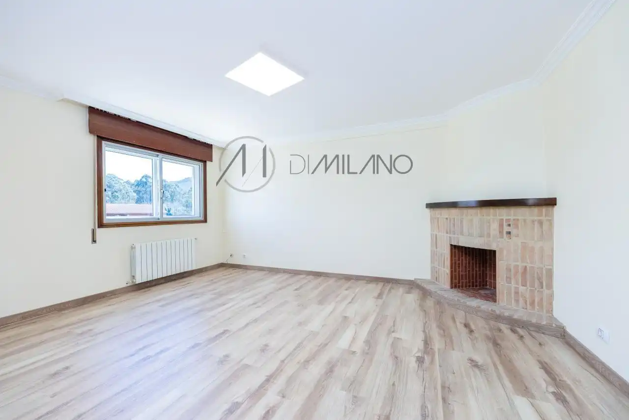 Sala de estar de Casa o chalet en venta en Vigo  con Calefacción, Jardín privado y Parquet