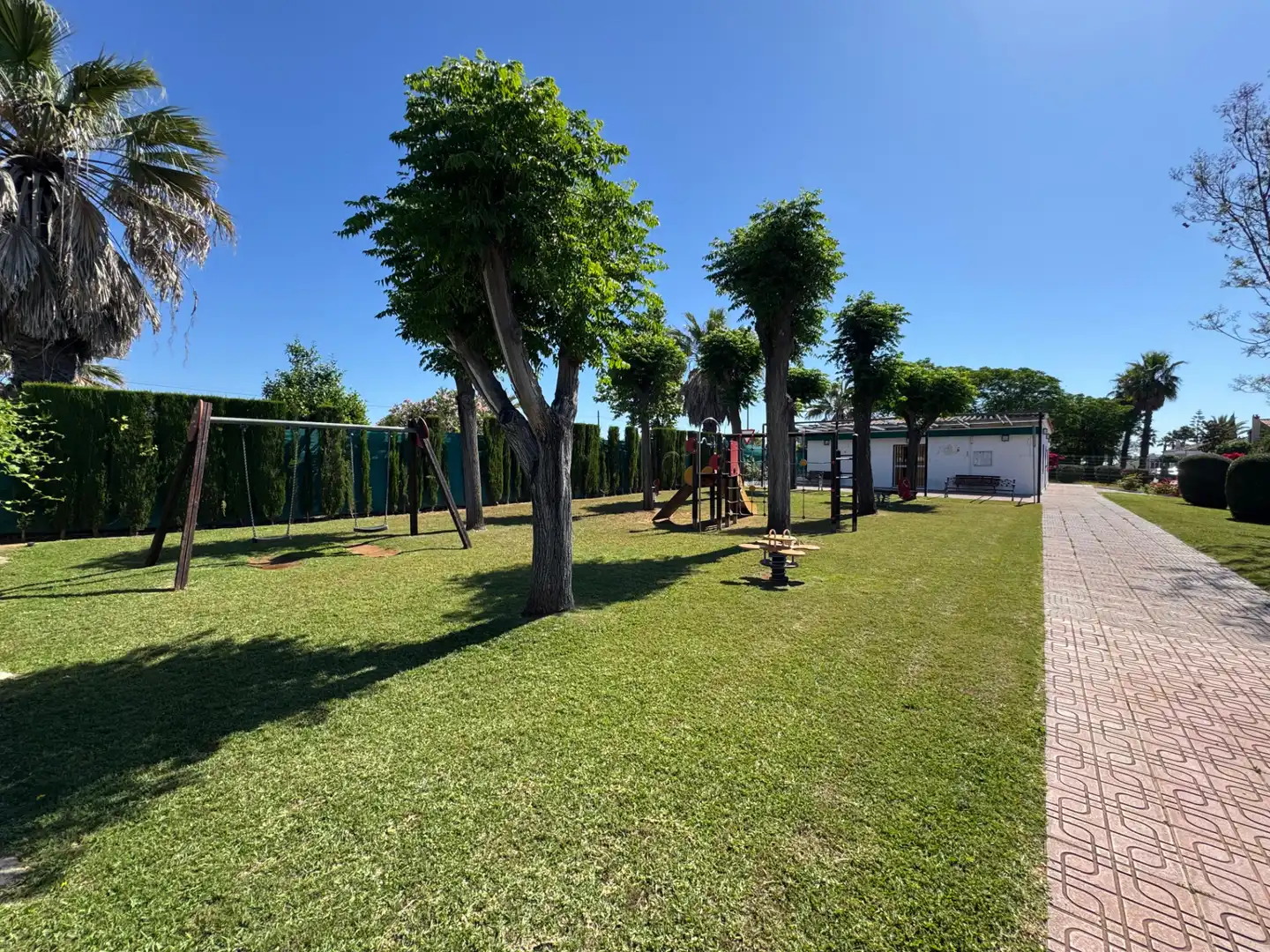Jardín de Casa o chalet de alquiler en Espartinas con Aire acondicionado, Calefacción y Jardín privado