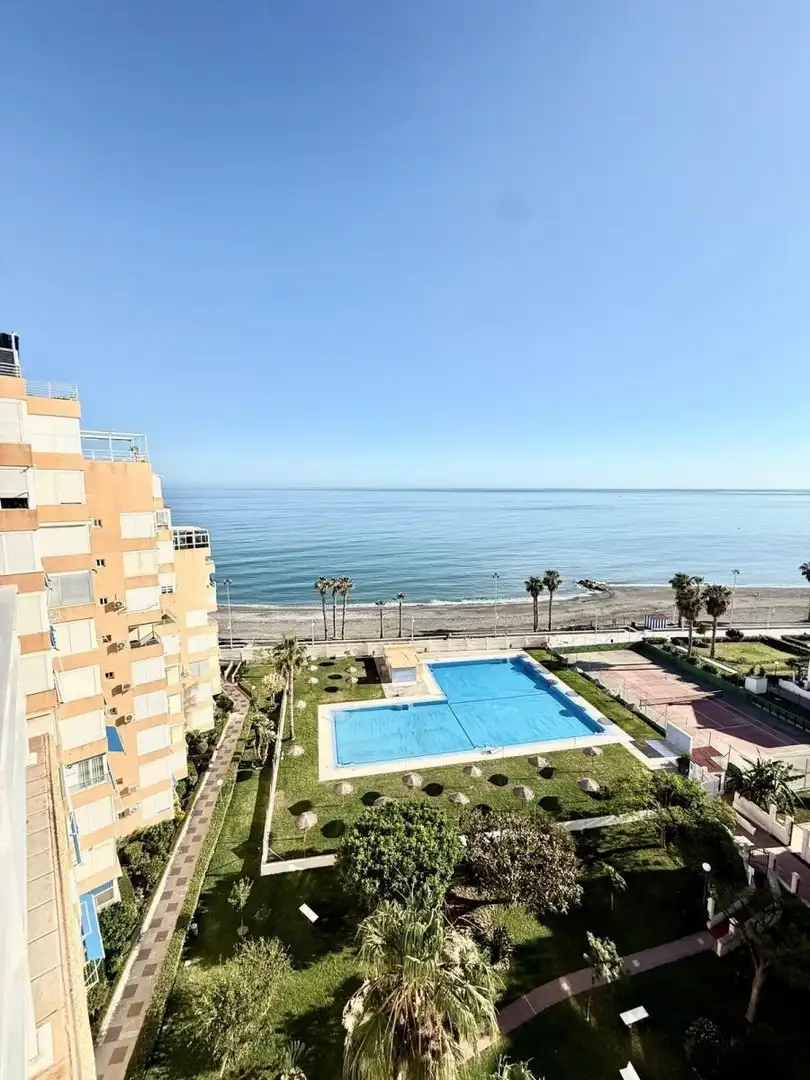 Piscina de Ático de alquiler en Vélez-Málaga con Jardín privado, Terraza y Amueblado