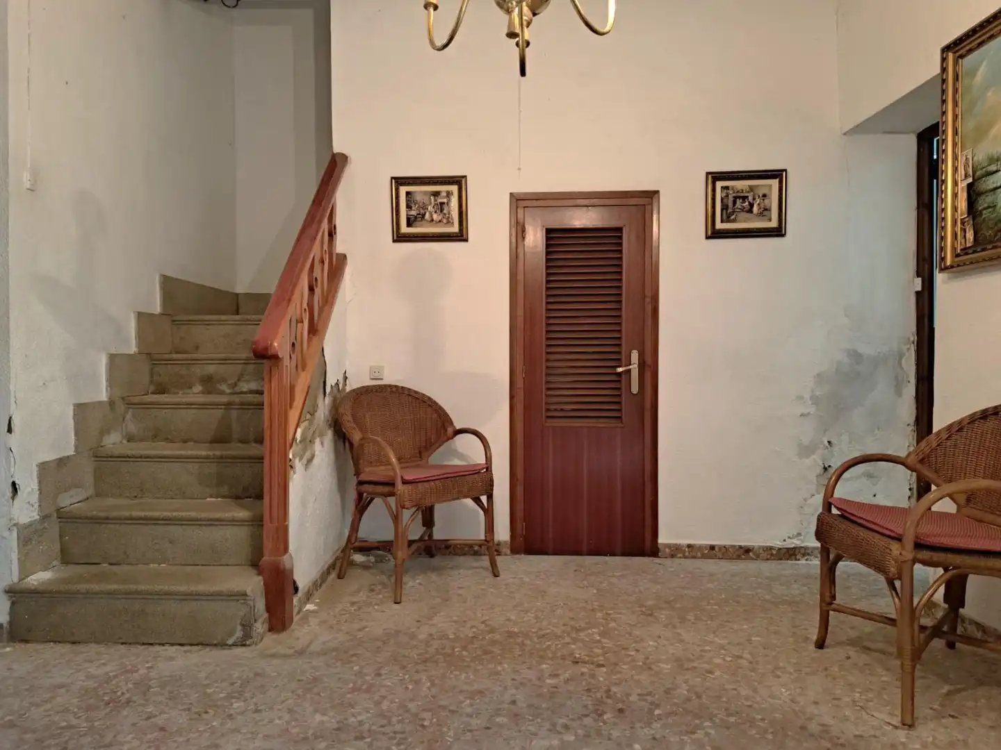 Einfamilien-Reihenhaus zum Verkauf in Requena mit Terrasse, Abstellraum und Balkon