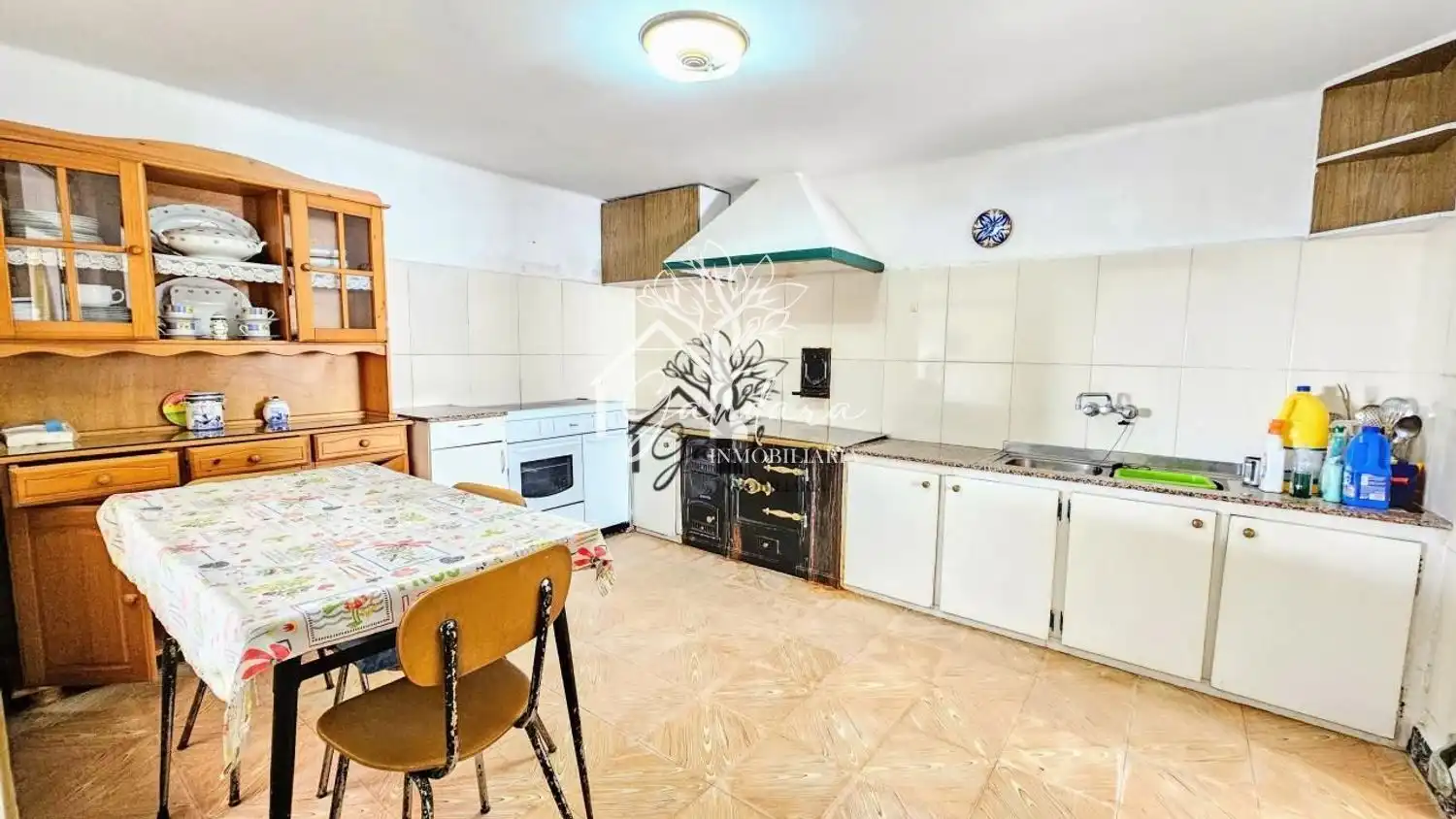 Cuina de Casa o xalet en venda en Ferrol amb Calefacció i Traster