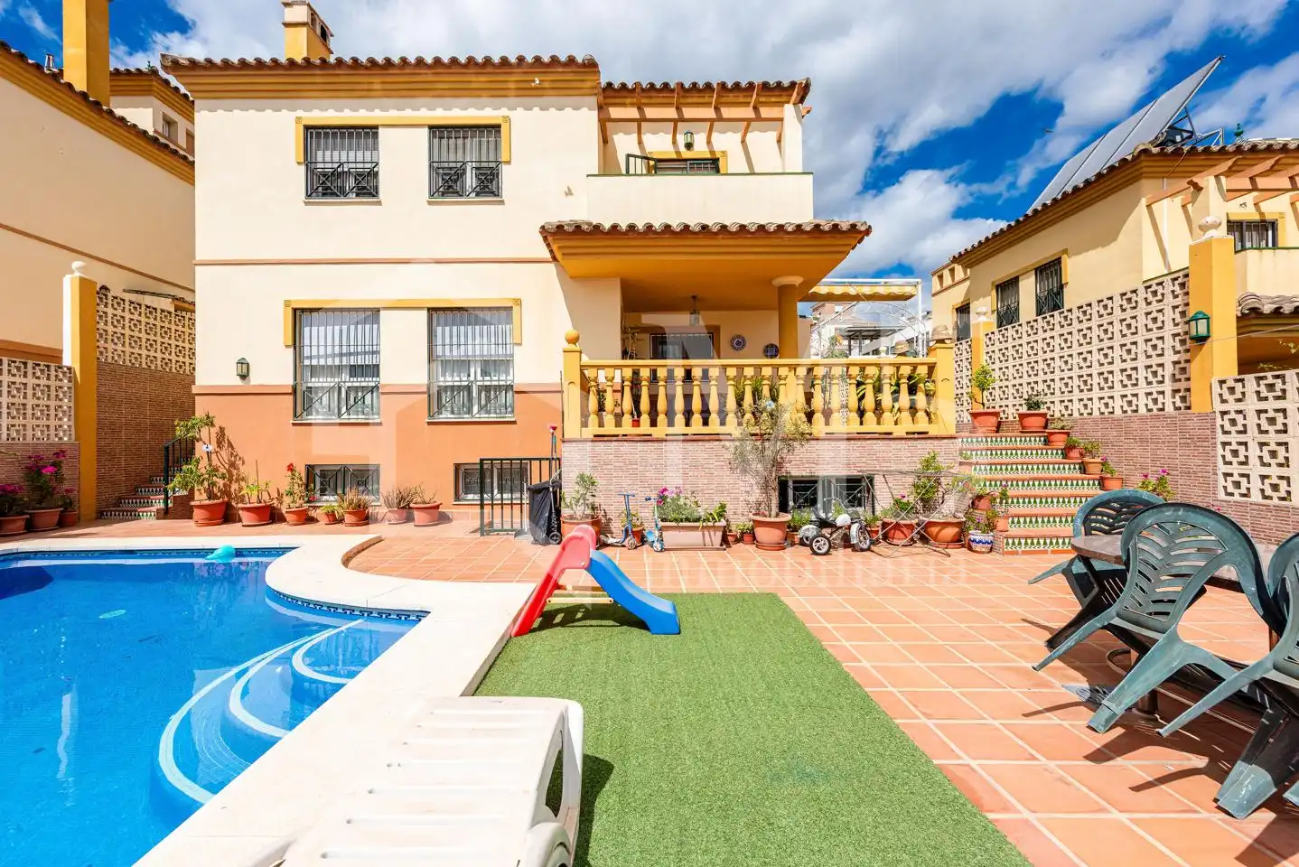 Vista exterior de Casa o chalet en venta en Vélez-Málaga con Aire acondicionado, Piscina y Amueblado