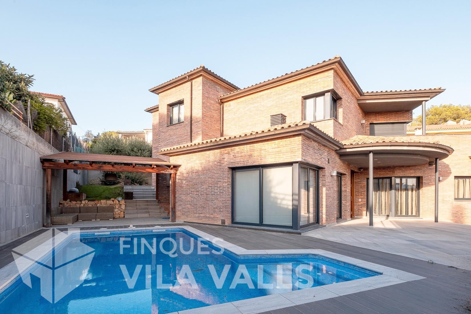 Vista exterior de Casa o xalet en venda en Caldes de Montbui amb Aire condicionat, Calefacció i Jardí privat
