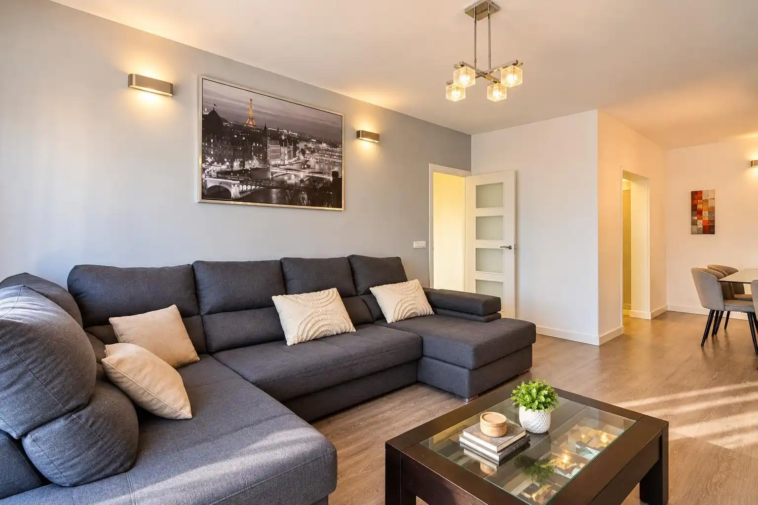 Sala d'estar de Casa o xalet en venda en Villa del Prado, Madrid