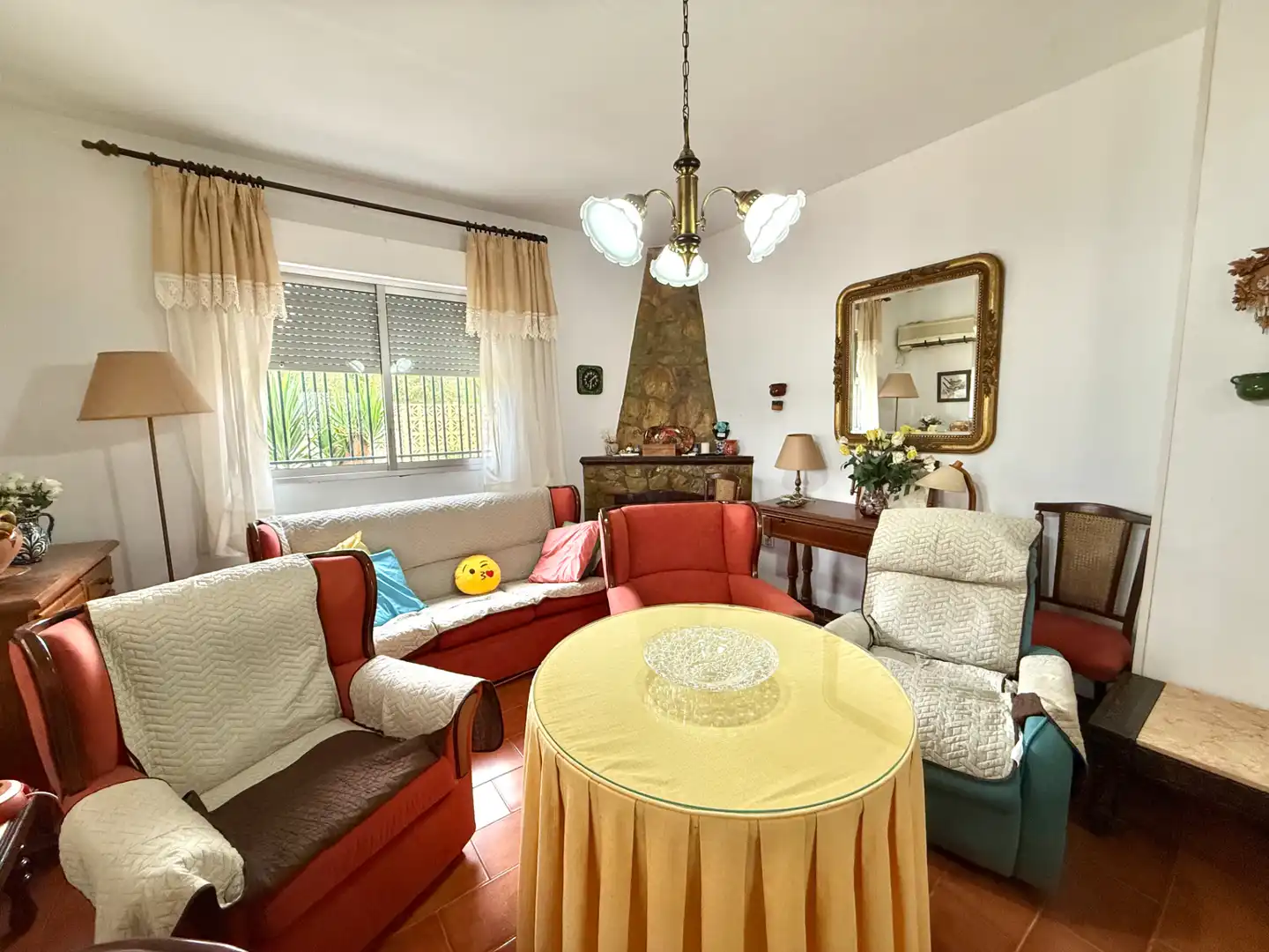 Sala d'estar de Casa o xalet en venda en Alcalá de Guadaira amb Aire condicionat, Calefacció i Jardí privat