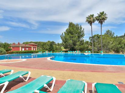 Piscina de Casa adosada en venda en Chiva amb Aire condicionat, Calefacció i Terrassa