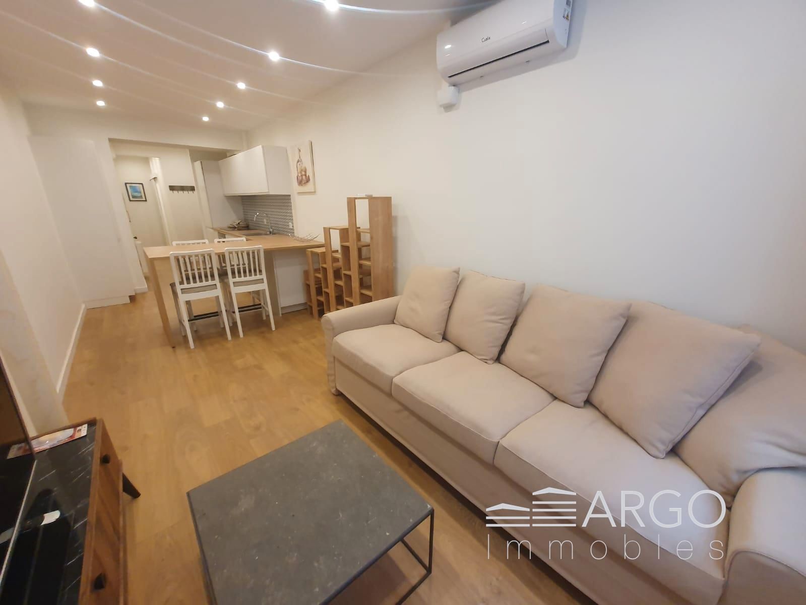 Living room of Flat for sale in  Barcelona Capital  with Air Conditioner, Furnished and Alarm