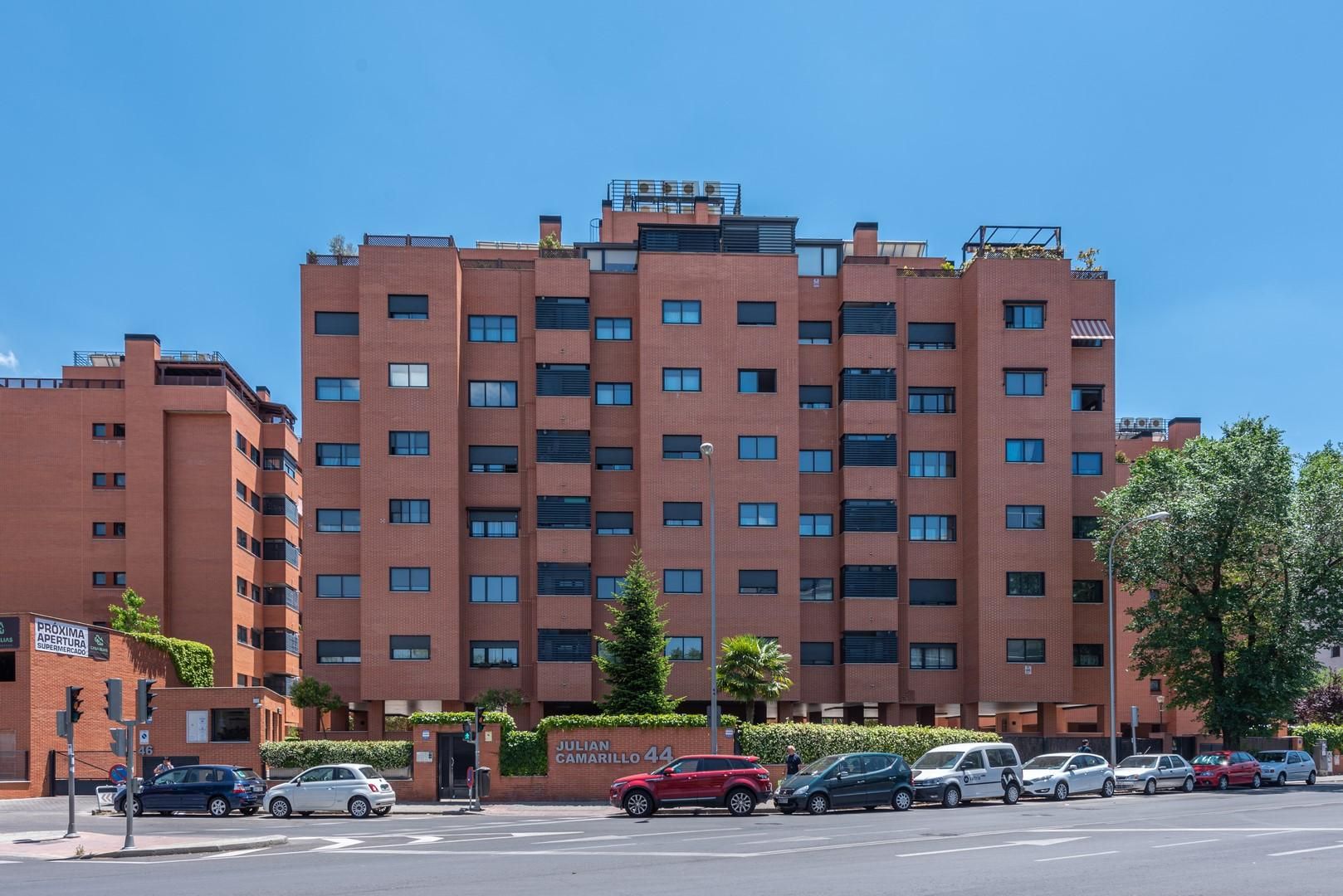 Vista exterior de Pis en venda en  Madrid Capital amb Parquet i Traster