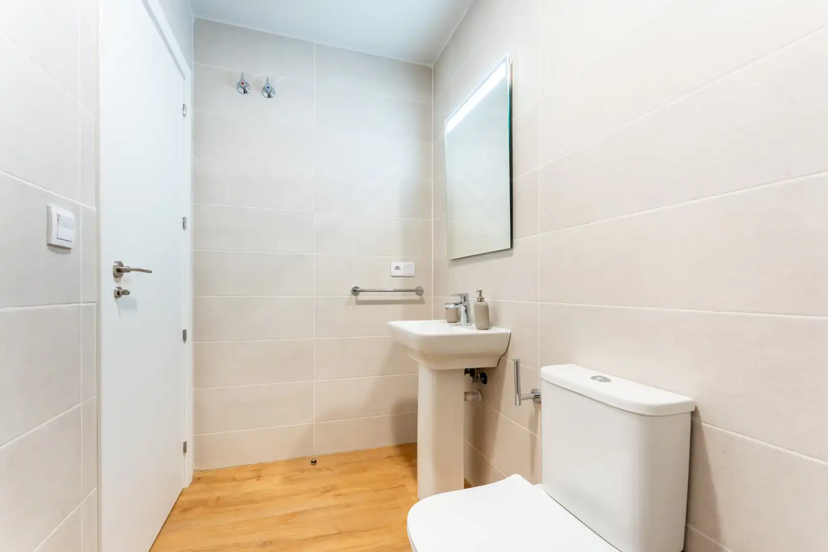 Baño de Estudio de alquiler en Sevilla con Aire acondicionado, Calefacción y Amueblado