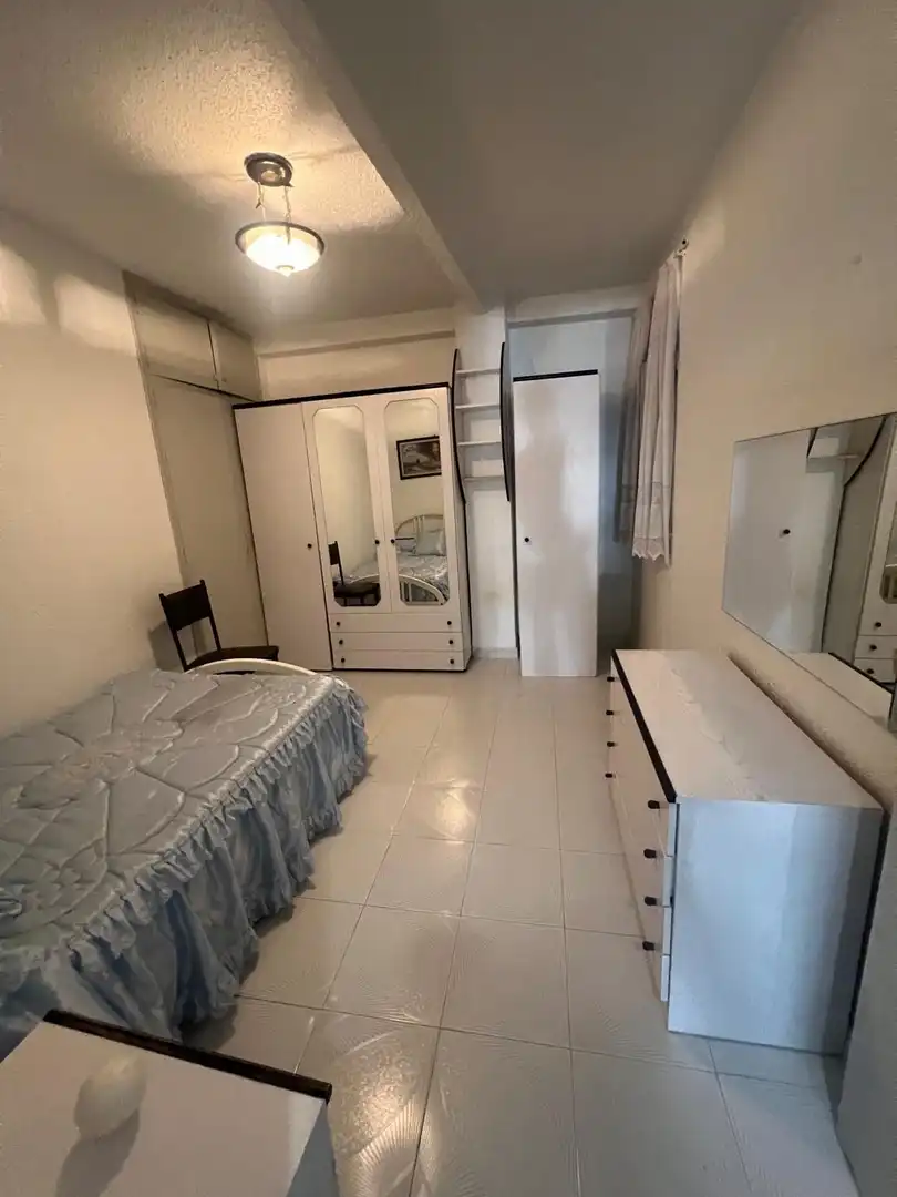 Habitación de Apartamento en venta en Benidorm con Terraza y Amueblado