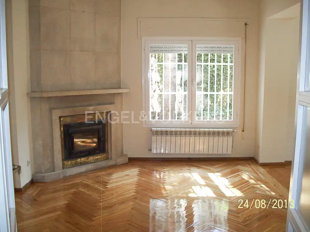 Living room of Houses for rent in Madrid  with Air Conditioner, Heating and Private garden