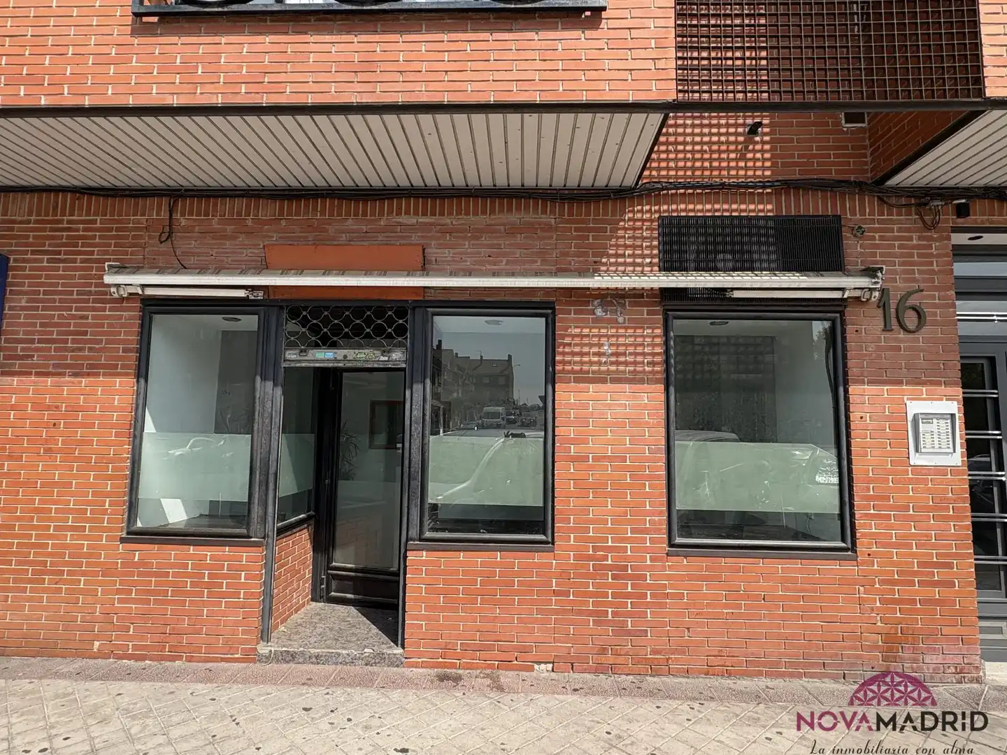 Exterior view of Commercial properties for sale in Fuenlabrada  with Air Conditioner