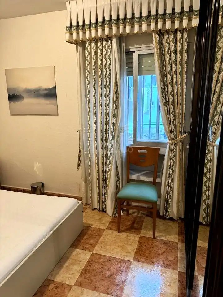Bedroom of Flat for share in Madrid  with Furnished
