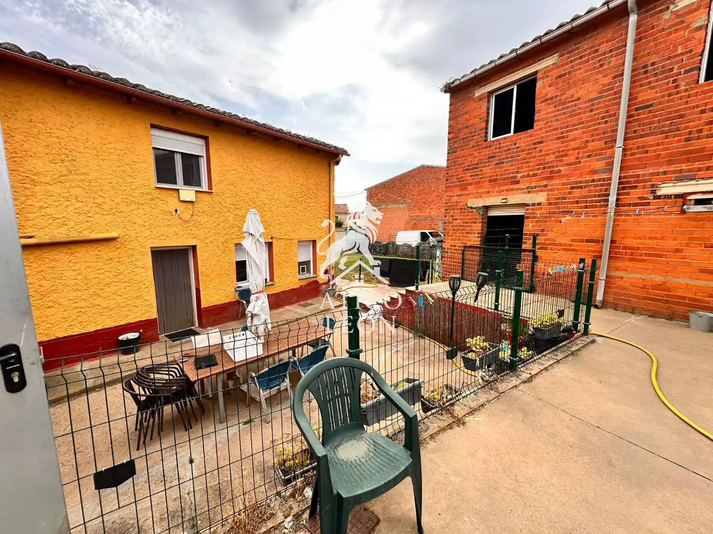 Exterior view of Houses for sale in Valdefresno  with Heating, Private garden and Storage room