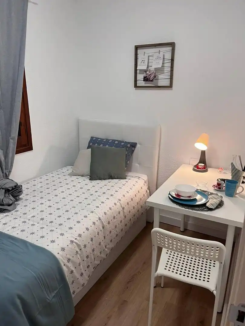 Schlafzimmer von Wohnung zur untervermieten in Paterna mit Parkett und Möbliert