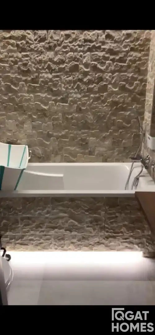 Badezimmer von Dachboden zur Miete in Gavà mit Klimaanlage, Schwimmbad und Gemeinschaftspool