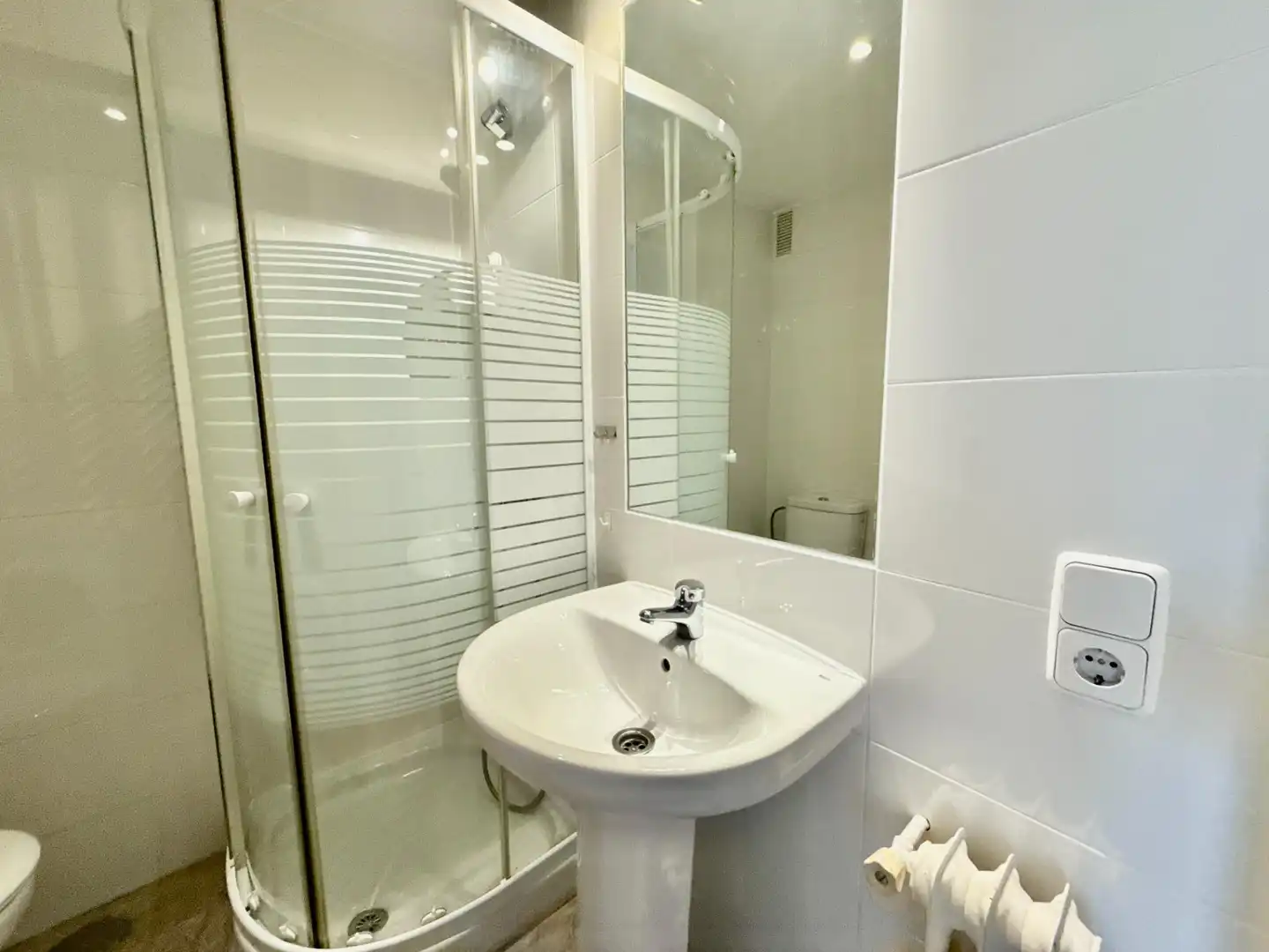Baño de Apartamento de alquiler en Madrid con Aire acondicionado, Calefacción y Terraza