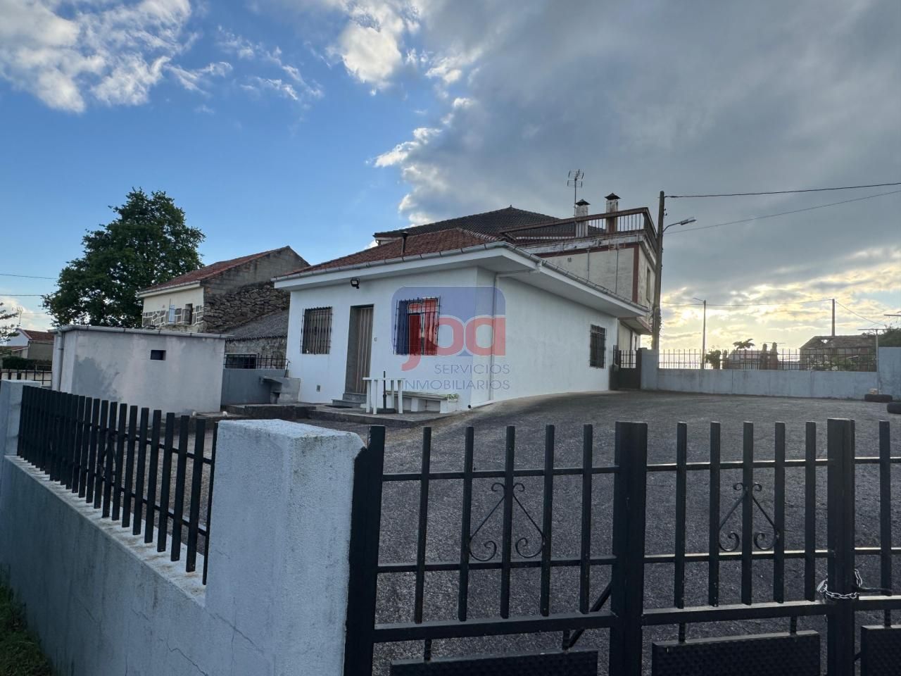 Exterior view of House or chalet for sale in Calvos de Randín  with Heating, Private garden and Storage room