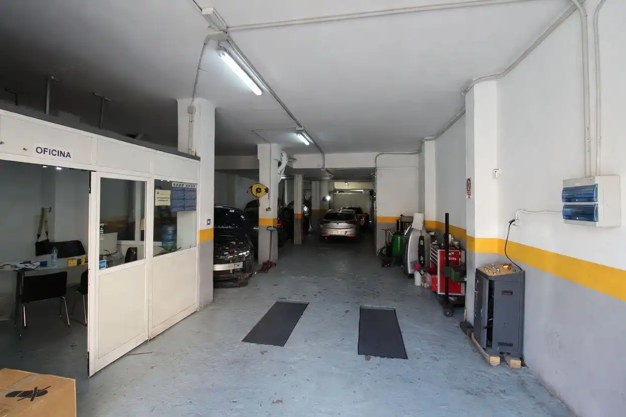 Local comercial en venda a Llevant, imagen 2