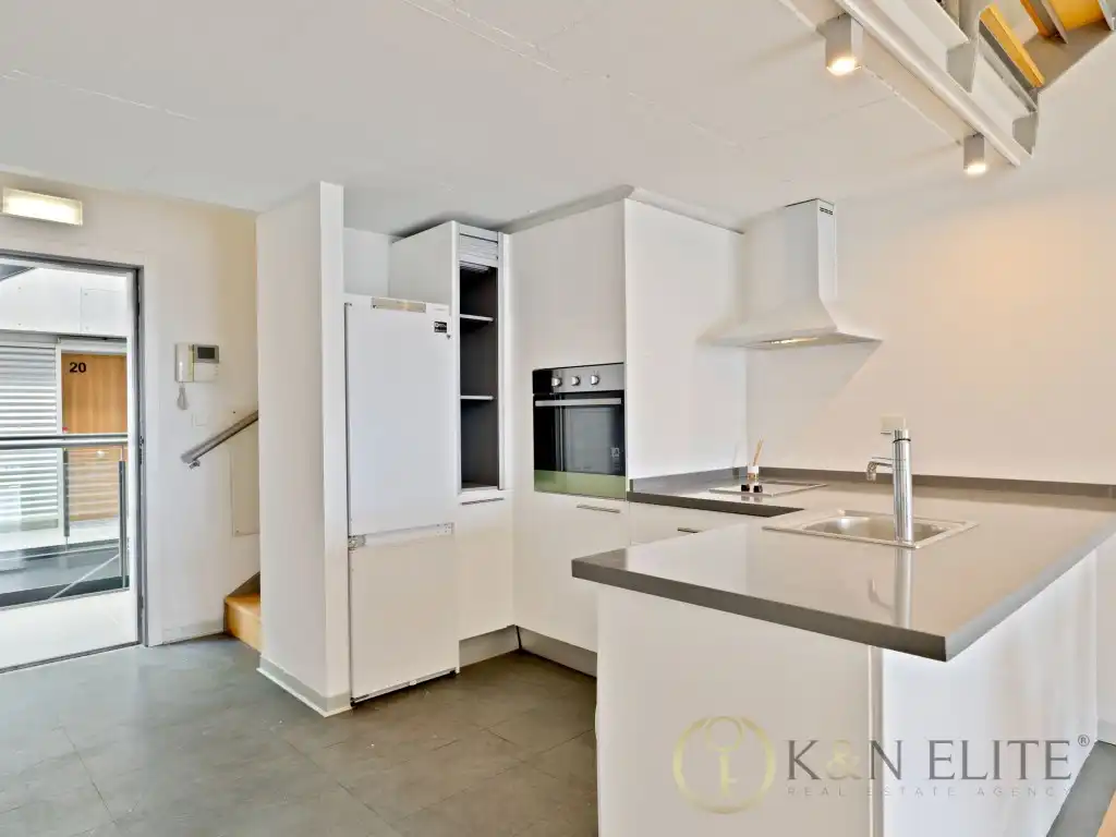 Loft zur Miete in Calle Cruz Roja, Barrio de la Luz