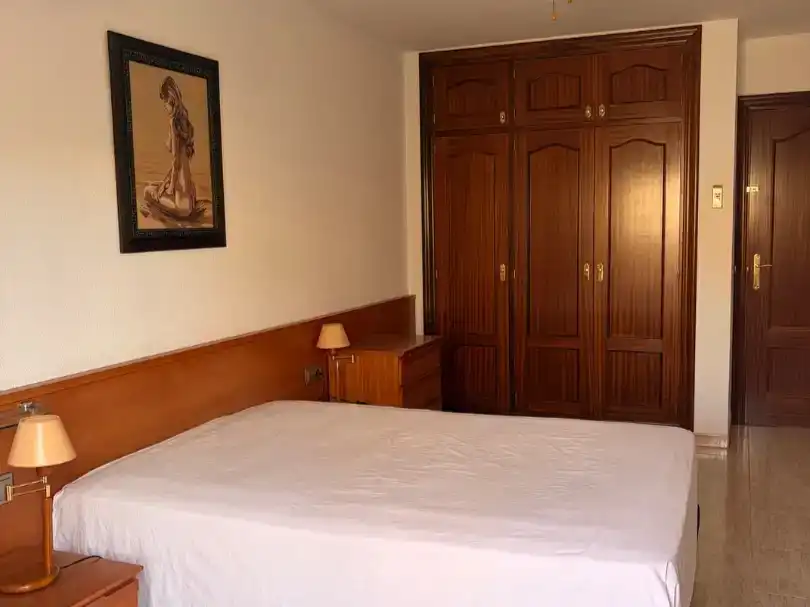 Dormitori de Dúplex per a compartir en Almería amb Aire condicionat, Moblat i Balcó
