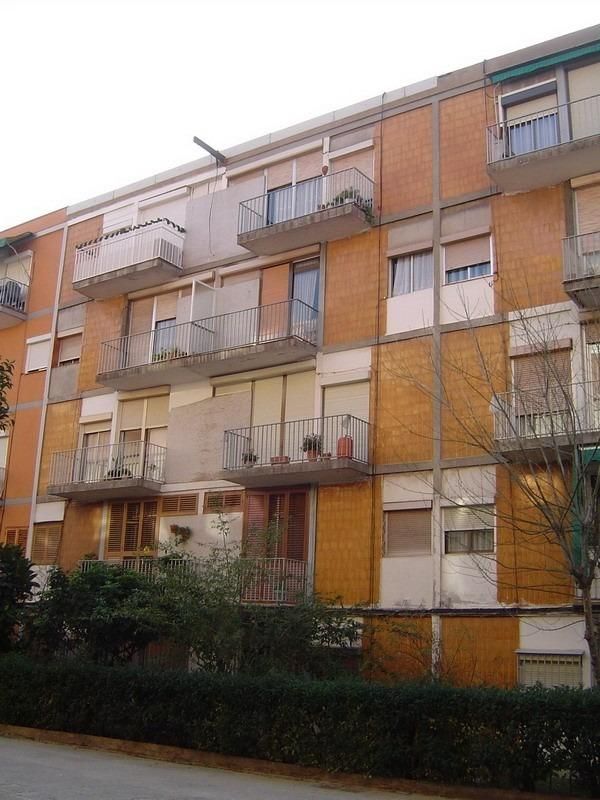 Vista exterior de Pis en venda en Badalona amb Terrassa i Balcó