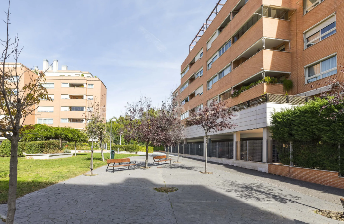 Exterior view of Flat for rent in  Madrid Capital  with Air Conditioner, Heating and Private garden