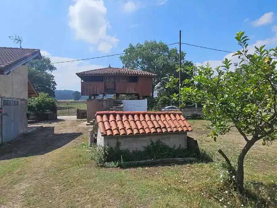 Casa o xalet en venda en Corvera de Asturias amb Balcó