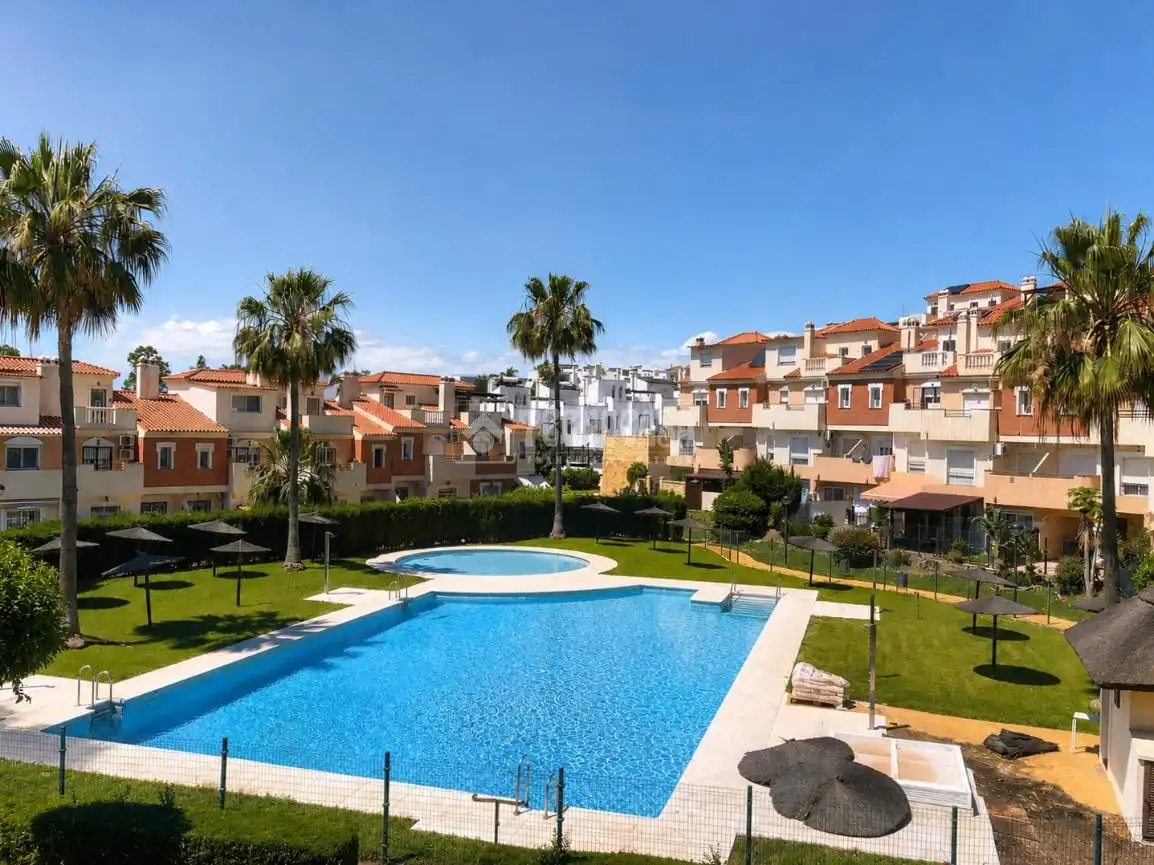 Piscina de Casa adosada en venta en Rincón de la Victoria