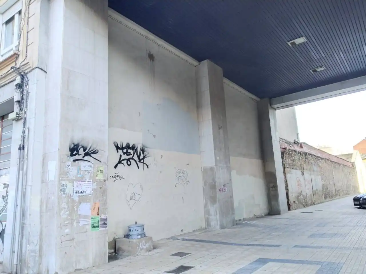 Vista exterior de Local en venda en Burgos