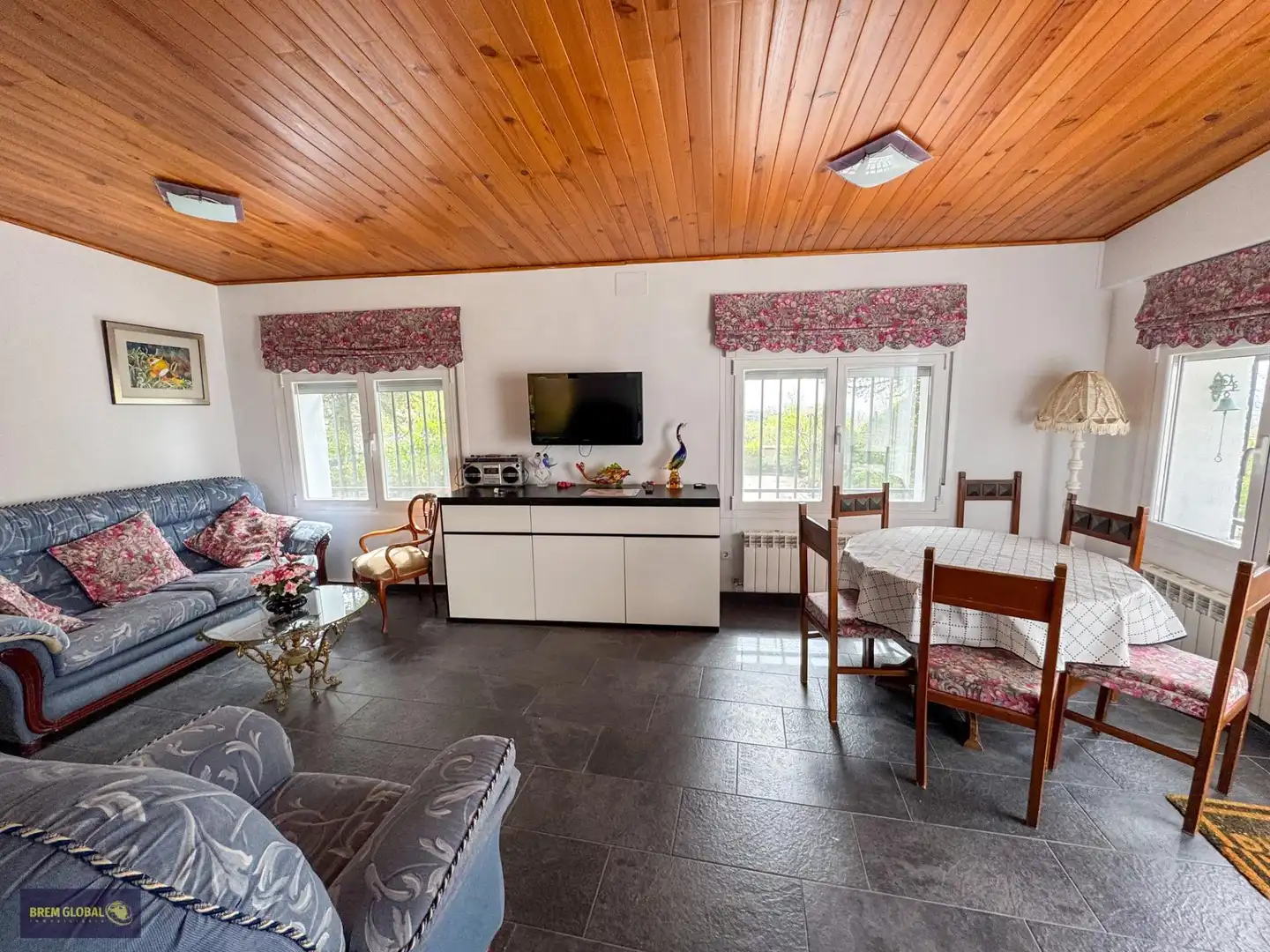 Sala de estar de Casa o chalet en venta en La Cabrera con Aire acondicionado, Calefacción y Jardín privado