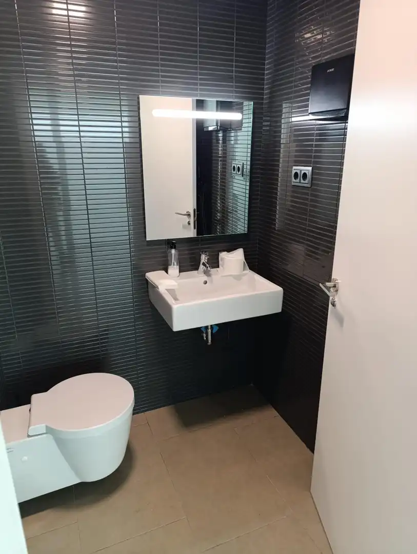 Baño de Oficina de alquiler en Murcia con Aire acondicionado
