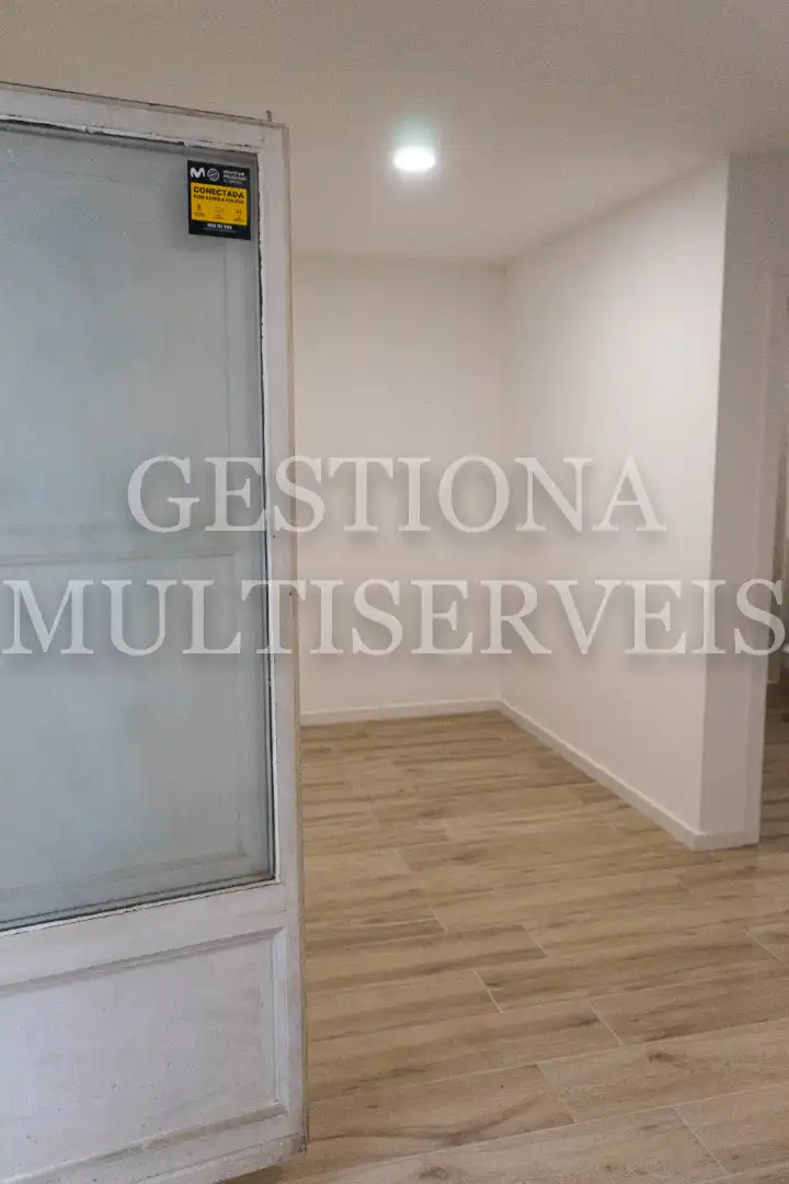 Local en venta en Sant Boi de Llobregat con Alarma