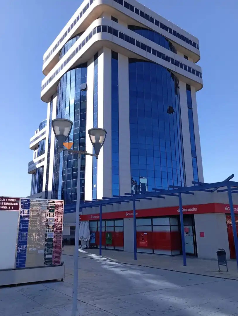 Oficina amb ascensor en venda a Avenida Avenida Astronomía