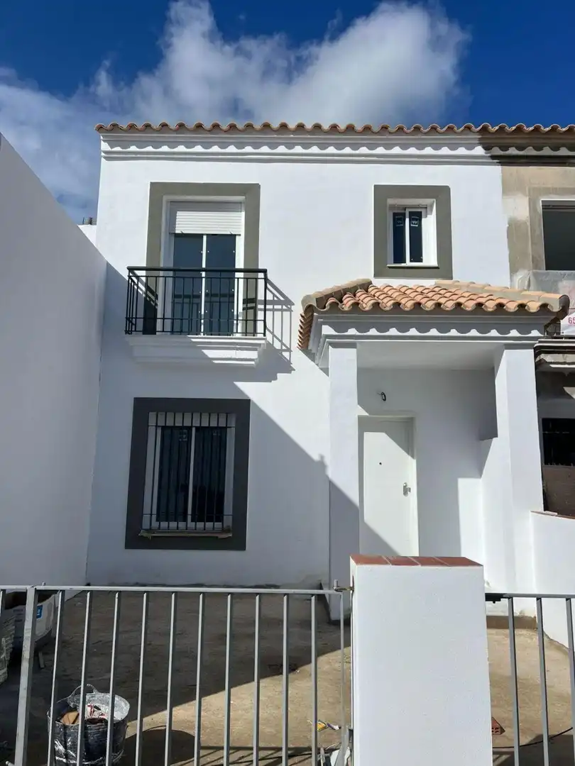 Vista exterior de Casa adosada en venta en Pilas