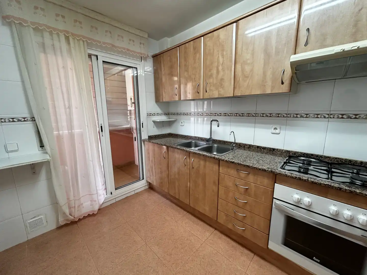 Kitchen of Flat for sale in Valls  with Air Conditioner, Heating and Oven