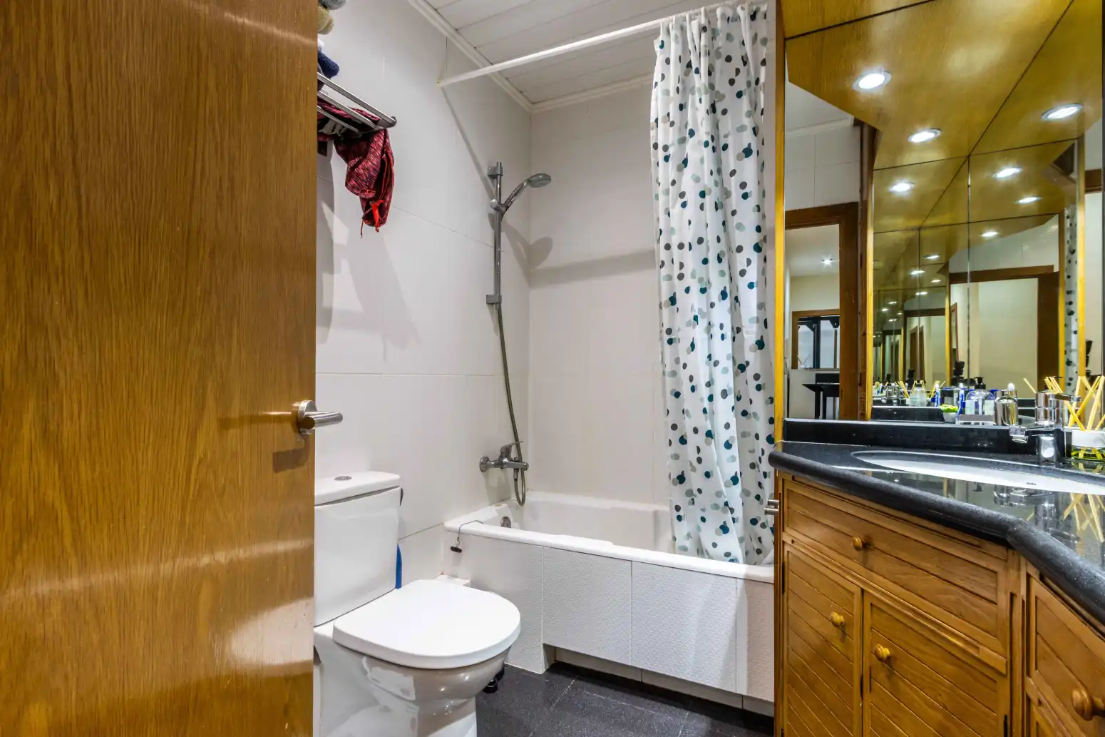 Bathroom of Flat for sale in Terrassa  with Heating, Parquet flooring and Balcony