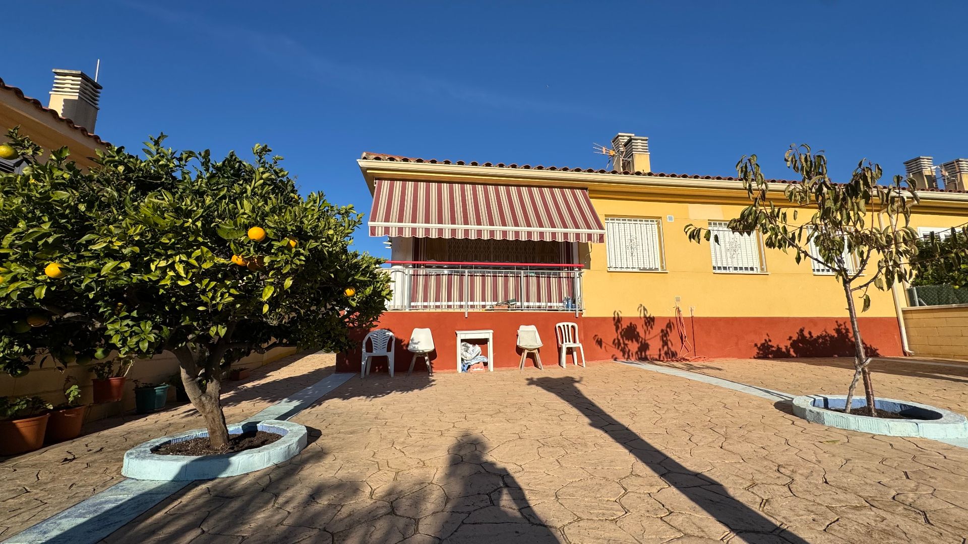 Vista exterior de Casa adosada en venda en La Riera de Gaià amb Aire condicionat, Calefacció i Jardí privat